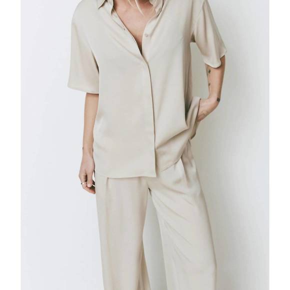 NEW SOPHIE RUE atelier satin shirt in light grey - Picture 2 of 3